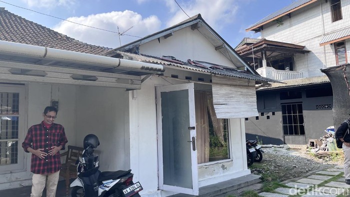 Rumah di Lempuyangan Rumah PJKA nomor 13, Tegal Lempuyangan, Bausasran, Danurejan, Kota Jogja kepemilikan Chandrati Paramita yang masih bertahan jelang digusur PT KAI, Kamis (3/7/2025).