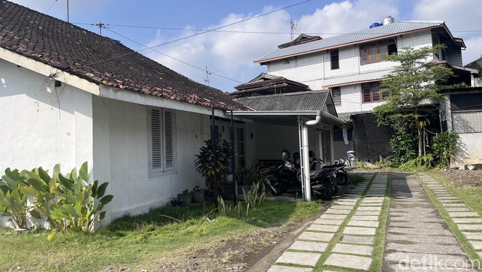 Rumah di Lempuyangan Rumah PJKA nomor 13, Tegal Lempuyangan, Bausasran, Danurejan, Kota Jogja kepemilikan Chandrati Paramita yang masih bertahan jelang digusur PT KAI, Kamis (3/7/2025).
