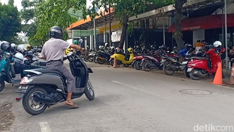 Potret Rumah Tinggal Jadi Tempat Usaha di Makassar yang Picu Parkir Liar