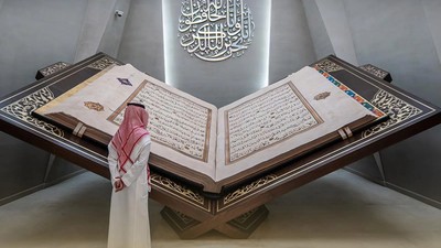 Salinan Al-Quran Terbesar Dipamerkan di Distrik Budaya Hira, Makkah