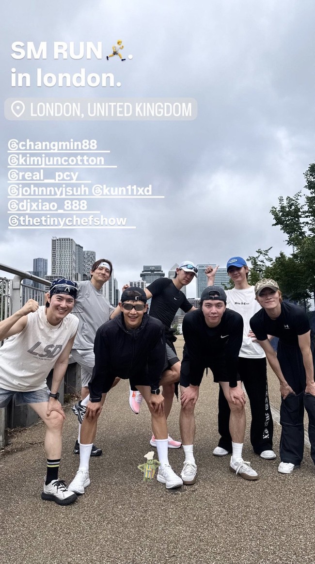 “SM Run in London,” tulis Minho SHINee saat membagikan foto kebersamaan mereka di Instagram Story. Para penggemar setuju bahwa visual grup KPop SHINee itu cocok jadi leader SM Running Club. Foto: dok. Instagram @choiminho_1209