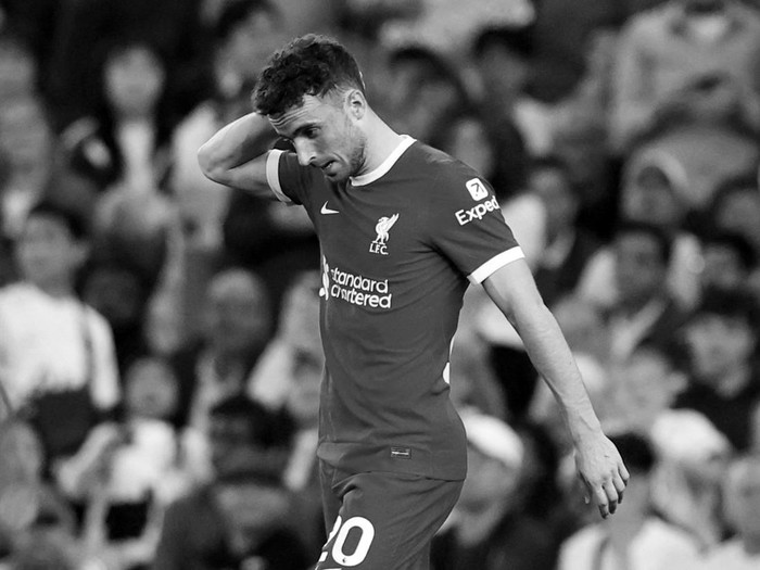 Soccer Football - Premier League - Tottenham Hotspur v Liverpool - Tottenham Hotspur Stadium, London, Britain - September 30, 2023
Liverpools Diogo Jota reacts after being shown a red card by referee Simon Hooper Action Images via Reuters/Peter Cziborra NO USE WITH UNAUTHORIZED AUDIO, VIDEO, DATA, FIXTURE LISTS, CLUB/LEAGUE LOGOS OR LIVE SERVICES. ONLINE IN-MATCH USE LIMITED TO 45 IMAGES, NO VIDEO EMULATION. NO USE IN BETTING, GAMES OR SINGLE CLUB/LEAGUE/PLAYER PUBLICATIONS.