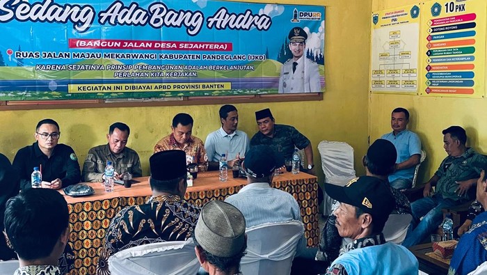 Sosialisasi program Bang Andra dalam pembangunan ruas jalan Majau-Mekarwangi di Kecamatan Saketi