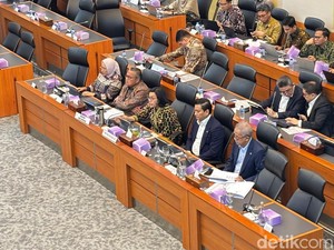 Target APBN 2025 Direvisi: Pertumbuhan Ekonomi 5%-Dolar AS Rp 16.800