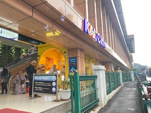 Viral Penumpang KRL Lompat Pagar di Stasiun Cikini, KAI Imbau Taati Aturan