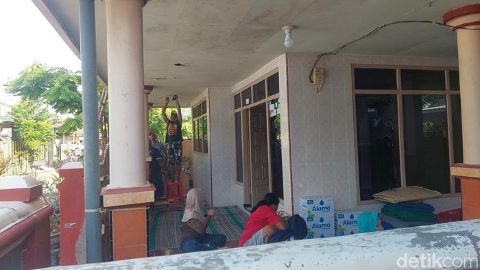 Suasana rumah duka korban KMP Tunu Pratama Jaya tenggelam