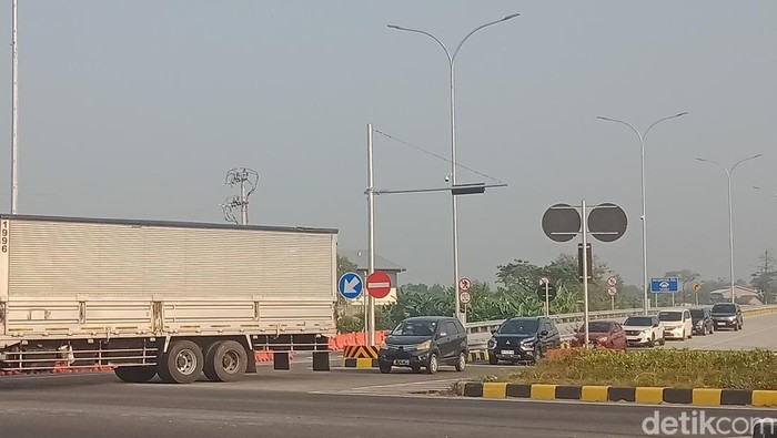 Ruas Tol Jogja-Solo segmen Klaten-Prambanan usai diresmikan pada Rabu (2/7/2025).
