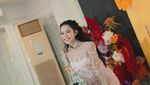 Pose Keren Ummi Quary Saat di Restoran hingga Makan Tiramisu