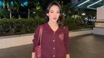 Pose Keren Ummi Quary Saat di Restoran hingga Makan Tiramisu