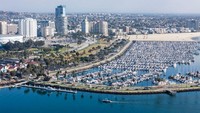 Los Angeles bersiap jadi tuan rumah Piala Dunia 2026 dan Olimpiade 2028 lewat transformasi besar-besaran. Kota ini membangun infrastruktur modern, mendorong investasi budaya, dan mengatasi tantangan perumahan serta iklim dengan inovasi tata kota. Dengan ekonomi US$1,1 triliun dan tenaga kerja kreatif, L.A. tampil sebagai pusat pertumbuhan urban masa depan Amerika. Getty Images/Myung J. Chun