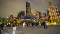 Chicago bangkit jadi kota paling produktif di AS lewat perluasan Bandara O’Hare, ekspansi Red Line, dan lonjakan investasi teknologi serta bio-science. Infrastruktur kuat, biaya hidup terjangkau, dan pertumbuhan ekonomi inklusif menjadikan Chicago magnet baru bagi bisnis, talenta, dan wisatawan. Getty Images/Mustafa Ciftci