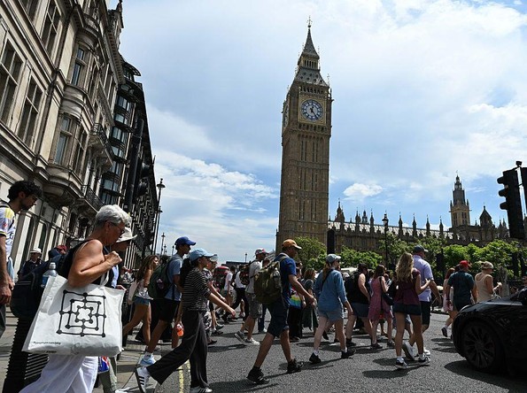 Inggris Persiapan Potensi Perang, Setiap Rumah Harus Punya Senter