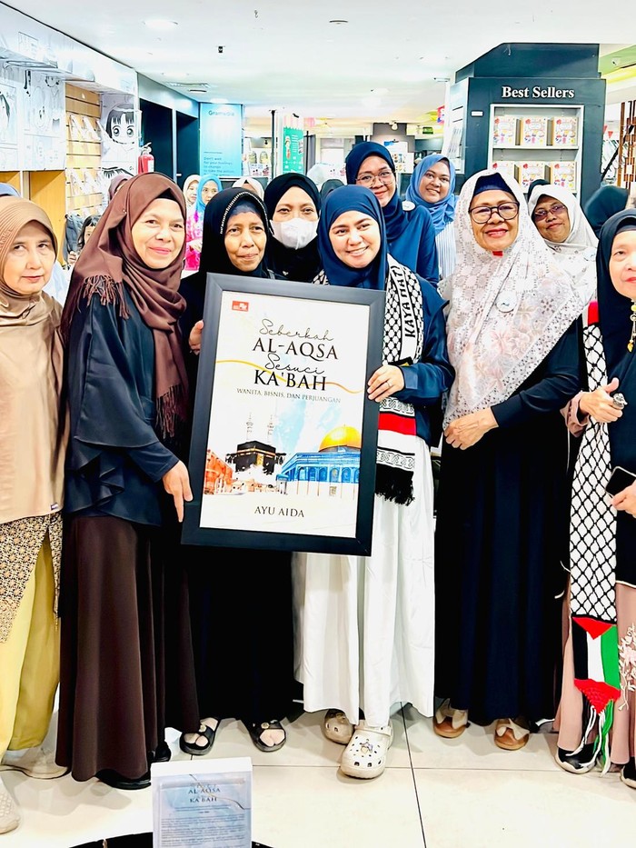 Ayu Aida Ayu Aida luncurkan Perjalanan Batin Ayu Aida Dalam Tulisan Seberkah Al Aqsa Sesuci Kabah.