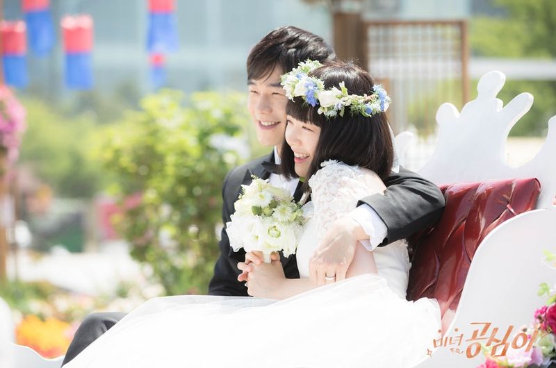 Bang Minah dan On Joo Wan tampil beradegan menikah di drama Korea Beautiful Gong Shim.