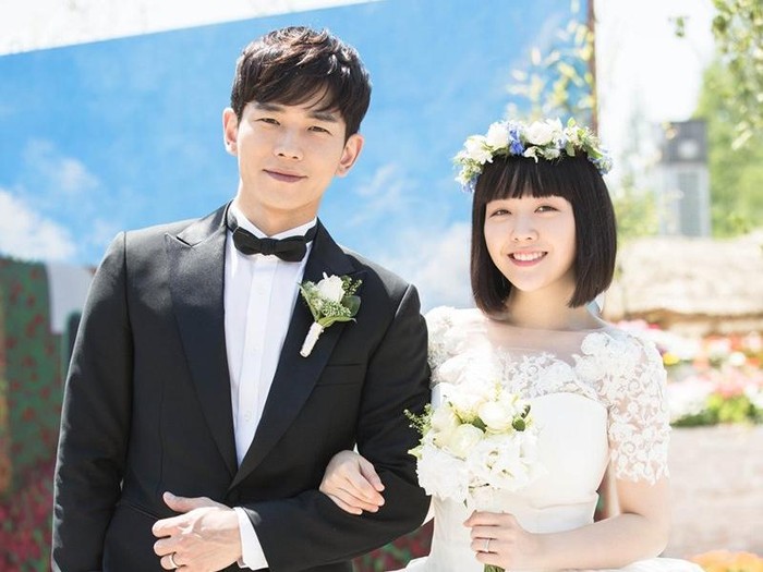 Bang Minah dan On Joo Wan Bang Minah dan On Joo Wan tampil beradegan menikah di drama Korea Beautiful Gong Shim.