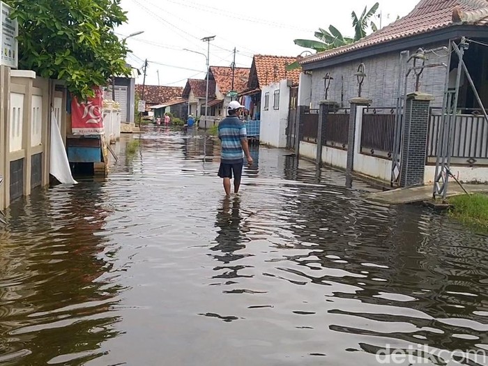 Banjir rob di Kelurahan Bandengan, Kecamatan Pekalongan Utara, Kota Pekalongan, Jumat (4/7/2025).