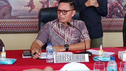Dirreskrimum Polda NTB Kombes Syarif Hidayat saat menjelaskan kasus meninggalnya Brigadir Muhammad Nurhadi di Gili Trawangan, Lombok Utara, Jumat (4/7/2025). (Foto: Abdurrasyid Efendi/detikBali).