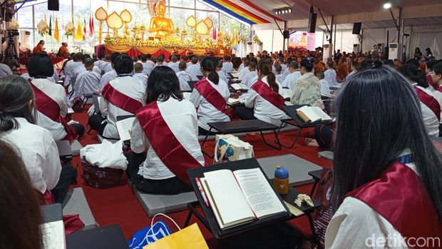 Prosesi Indonesia Tipitaka Chanting (ITC) 2569/2025 di Taman Lumbini Candi Borobudur, Jumat (4/7/2025).