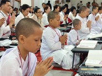 Ribuan Umat Buddha dari Berbagai Negara Ikuti Tipitaka Chanting di Borobudur