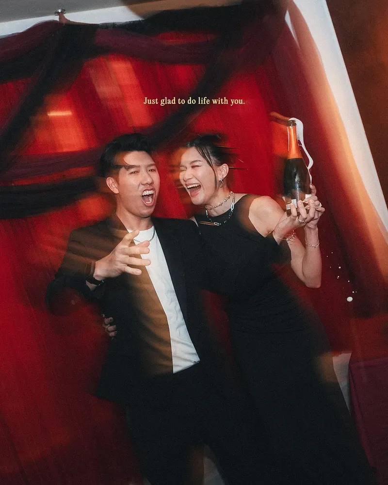Unik! Influencer Singapura Sajikan Indomie Saat Nikah di Bar