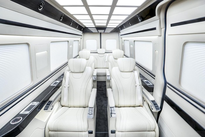 Interior Mercedes-Benz Sprinter ini dimodifikasi ala kabin jet pribadi