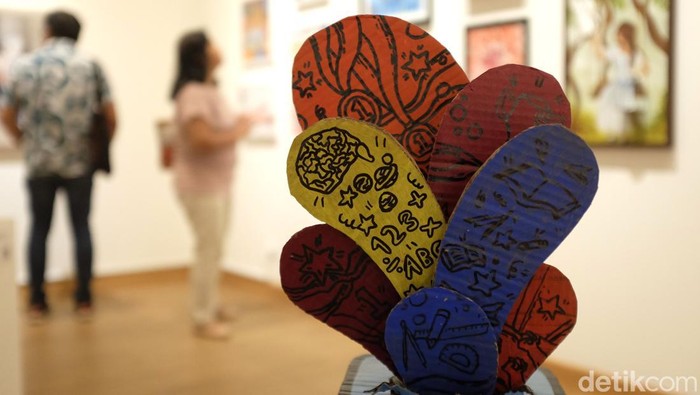 Pameran Kids Biennale Indonesia 2025 tampilkan 142 karya anak usia 6–17 tahun. Tema “Tumbuh Tanpa Takut” angkat isu penting dalam masa tumbuh kembang.