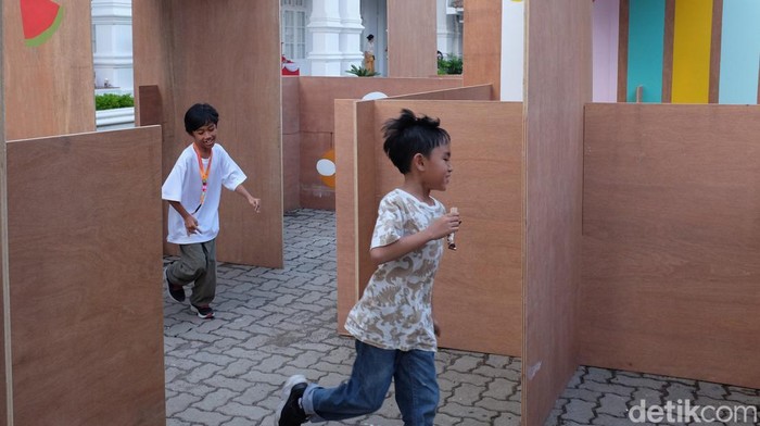 Pameran Kids Biennale Indonesia 2025 tampilkan 142 karya anak usia 6–17 tahun. Tema “Tumbuh Tanpa Takut” angkat isu penting dalam masa tumbuh kembang.