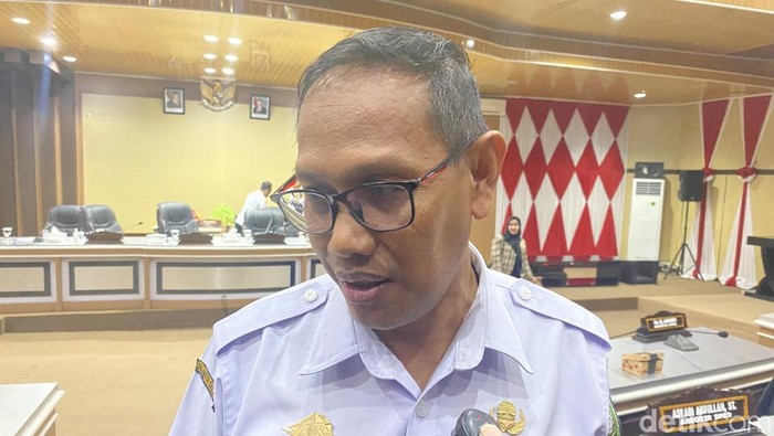 Kadisdikbud Parepare, Makmur.