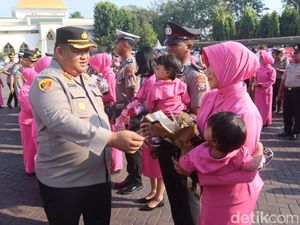 60 Anggota Polres Pasuruan Naik Pangkat