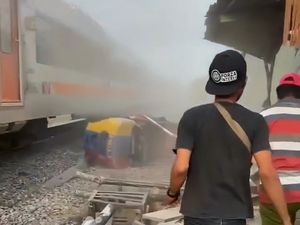 Video: Detik-detik KA Ambarawa Tabrak Forklift di Surabaya