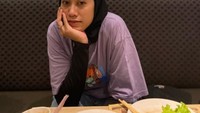 Dengan pengikut lebih dari satu juta di Instagram, Megawati rutin memperlihatkan keseharian termasuk soal makanan favorit dan tempat kulinernya. Foto: Instagram @megawatihangestrip