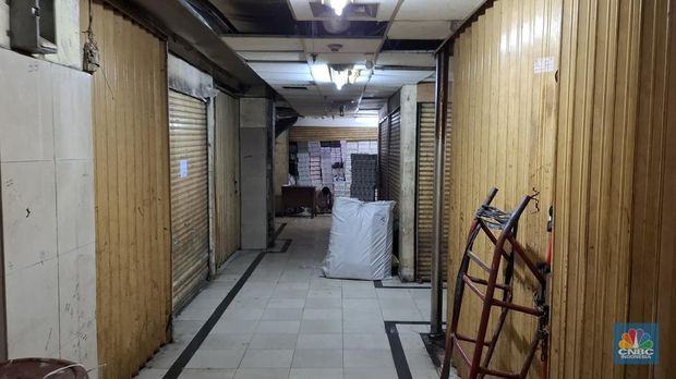 Kondisi Pasar Jatinegara Jakarta Timur juga sudah mulai sepi pelanggan, Jumat (4/7/2025). (CNBC Indonesia/Chandra Dwi Pranata)
