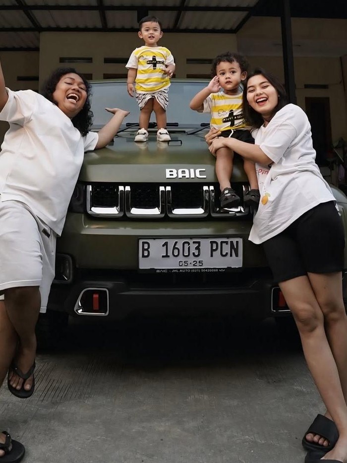Marshel Widianto beri mobil untuk Cesen Marshel Widianto beri mobil untuk Cesen, Jumat (4/7/2025).
