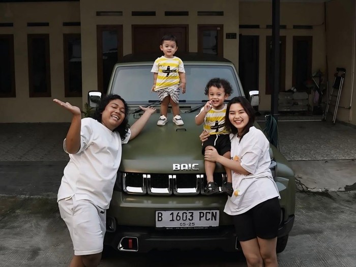 Marshel Widianto beri mobil untuk Cesen, Jumat (4/7/2025).