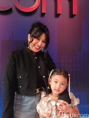 Senandung Gewa Putri Glenn Fredly: Ayah Aku Ingin Cerita