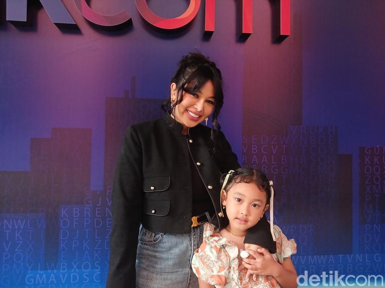 Senandung Gewa Putri Glenn Fredly: Ayah Aku Ingin Cerita