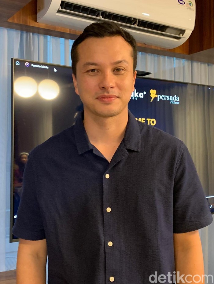 nicholas saputra nicholas saputra