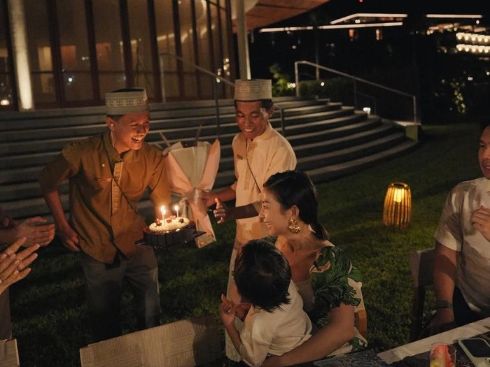 Nikita Willy merayakan ulang tahun di Labuan Bajo Nikita Willy merayakan ulang tahun di Labuan Bajo