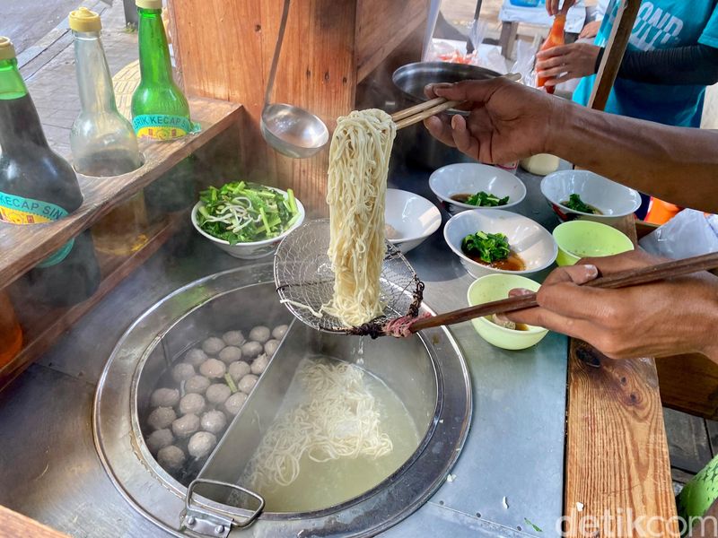 Nikmatnya Mie Ayam Pak Loso di Menteng, Harga Hanya Rp 15 Ribu