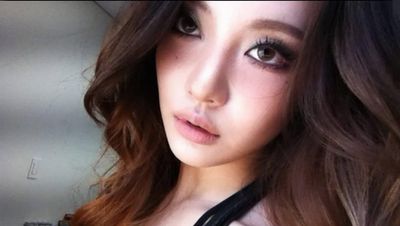 7 Foto Ningning aespa Bikin Mabok Visual, Mandi Lumpur di Lokasi Syuting