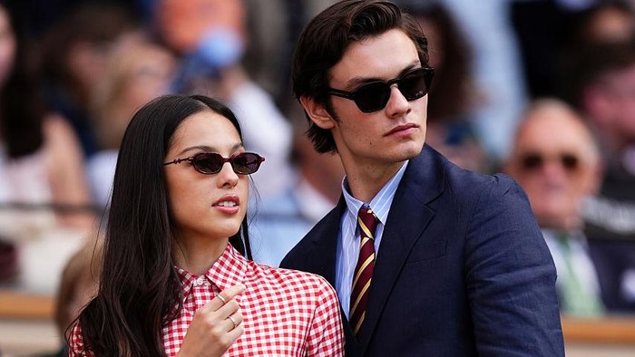 Olivia Rodrigo menghadiri hari ketiga Kejuaraan Tenis Wimbledon di All England Lawn Tennis and Croquet Club pada 02 Juli 2025 di London, Inggris.