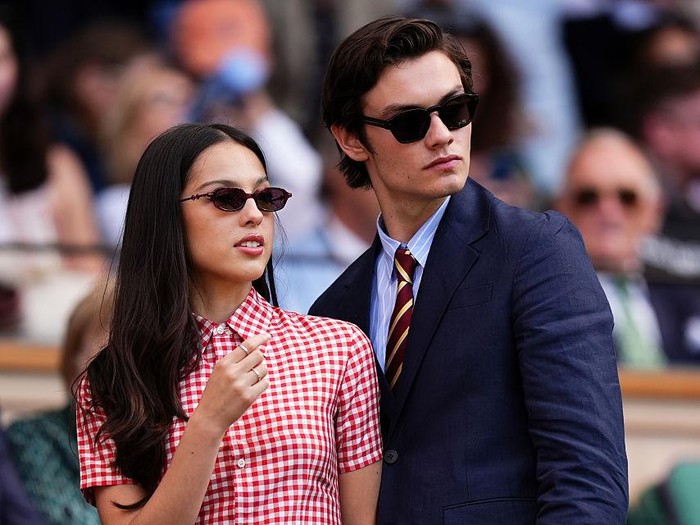 Olivia Rodrigo menghadiri hari ketiga Kejuaraan Tenis Wimbledon di All England Lawn Tennis and Croquet Club pada 02 Juli 2025 di London, Inggris.