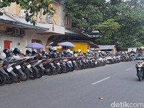 Ribuan Kendaraan Karyawan Pinjol Bikin Macet Jalan di Mataram