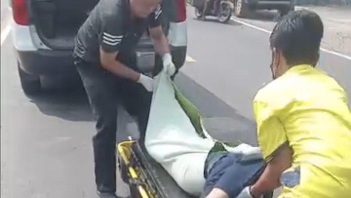 Pelajar SMP yang tewas dilindas truk saat hendak mendaftar SMA di Gresik.