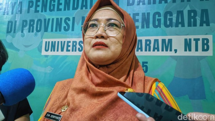 Pelaksana Tugas (Plt) Kepala Dinas Penanaman Modal dan Pelayanan Terpadu Satu Pintu (DPMPTSP) Eva Dewiyani di Mataram, Jumat (4/7/2025). (Ahmad Viqi/detikBali).