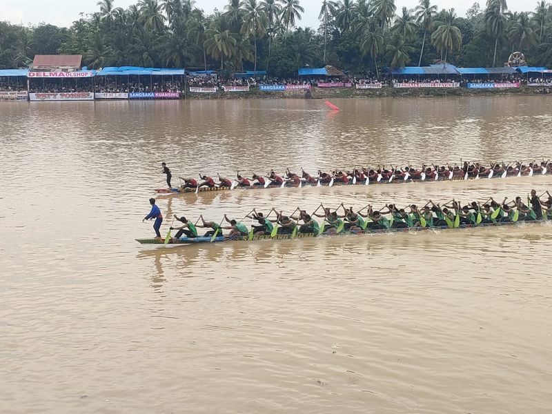 Pelaksanaan Pacu Jalur Rayon III di Tepian Rajo, Pangean, Jumat (4/7/2025) berlangsung aman dan kondusif.