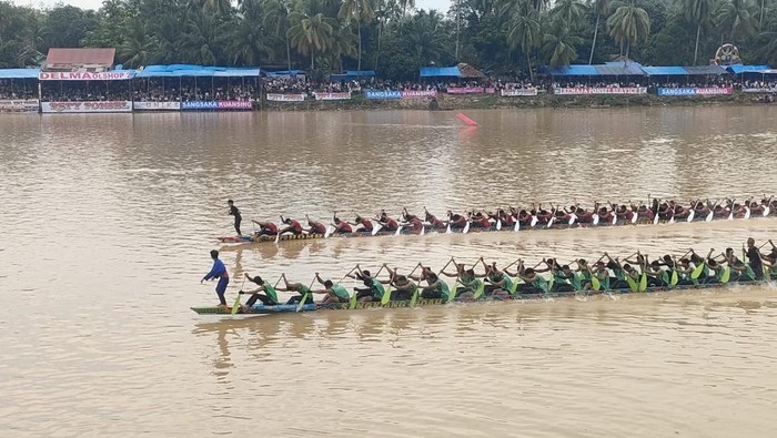 Pelaksanaan Pacu Jalur Rayon III di Tepian Rajo, Pangean, Jumat (4/7/2025) berlangsung aman dan kondusif.