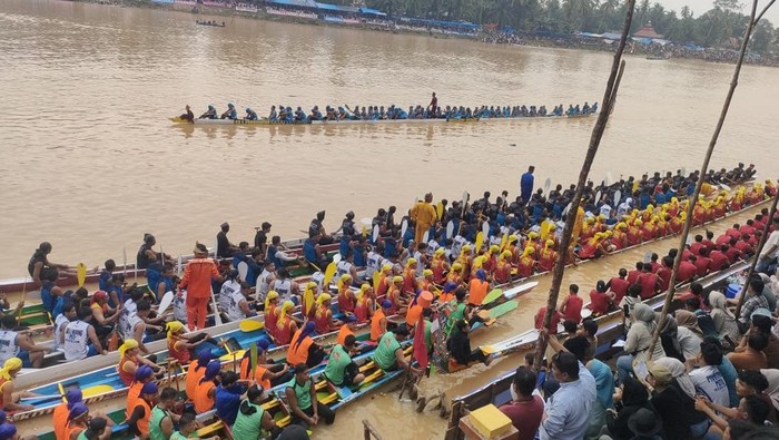 Pelaksanaan Pacu Jalur Rayon III di Tepian Rajo, Pangean, Jumat (4/7/2025) berlangsung aman dan kondusif.