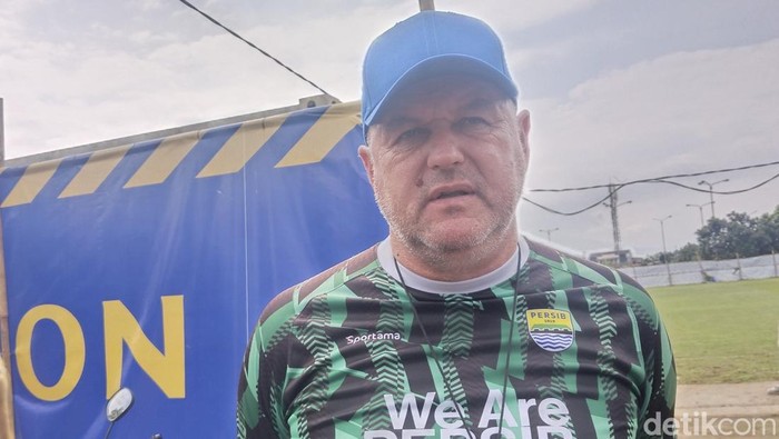 Pelatih Persib Bandung Bojan Hodak