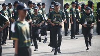 Kawasan Industri Terpadu Batang bersama dengan pemerintah setempat menggelar pembekalan yang diikuti sebanyak 130 pelajar SMK di Kabupaten Batang selama 5 hari dengan kegiatan PRIMA untuk membentuk karakter generasi muda yang siap memasuki dunia usaha dan industri melalui pembinaan kedisiplinan dan etika kerja sejak dini. Foto: ANTARA FOTO/Harviyan Perdana Putra